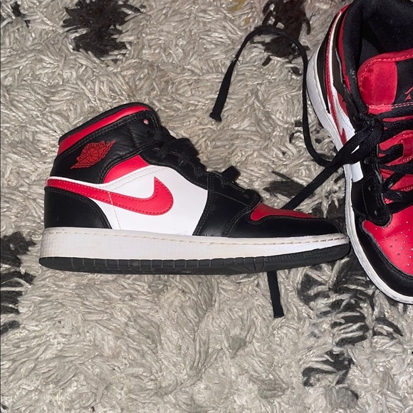 Air Jordan Red and Black High-Top Sneakers size 4Y - Picture 2 of 4